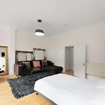 Exclusive Mayfair Apartment Suite Sleeps 4 People